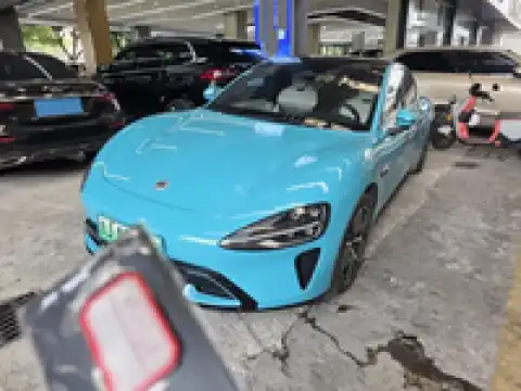 XIAOMI SU7