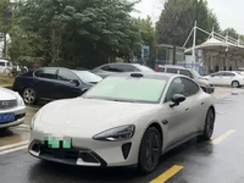 XIAOMI SU7