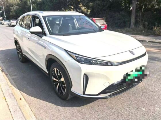 ROEWE D5X (MG HS HYBRYDA)