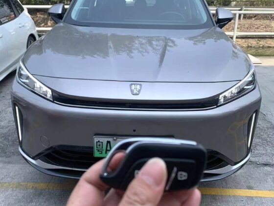 ROEWE D5X (MG HS HYBRYDA)