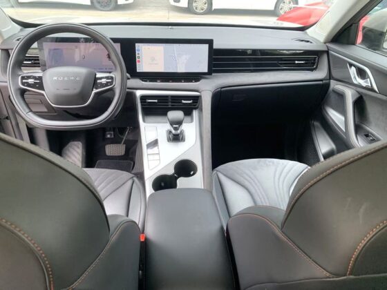 ROEWE D5X (MG HS HYBRYDA)