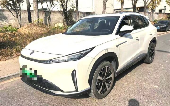 ROEWE D5X (MG HS HYBRYDA)