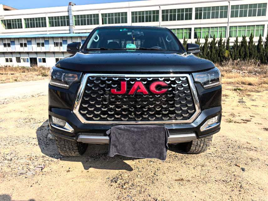 JAC T8