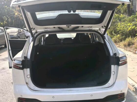 ROEWE D5X (MG HS HYBRYDA)